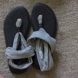 Super comfy sanuk sling shoes